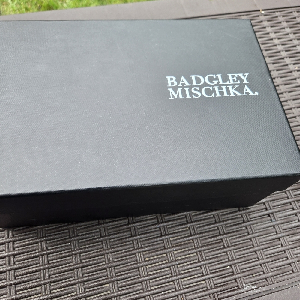 Badgley Mischka Halo White Flower Crystal Embellished Pointed Toe Heels NEW - Picture 13 of 14